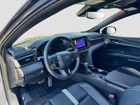 Used 2025 Toyota Camry SE w/ Convenience Package FWD image 9