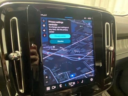 Used 2025 Volvo XC40 B5 Core image 19