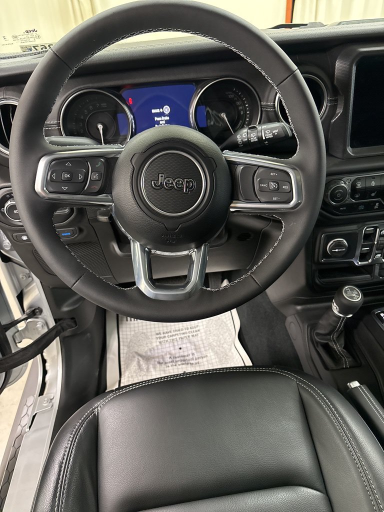 Used 2023 Jeep Wrangler Unlimited Sahara w/ Cold Weather Group AWD/4WD image 11
