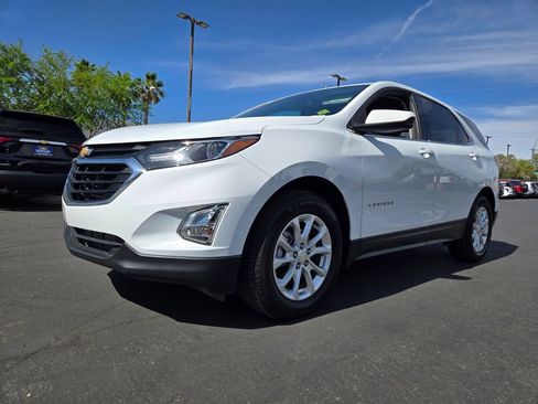 Used 2020 Chevrolet Equinox LT FWD image 2