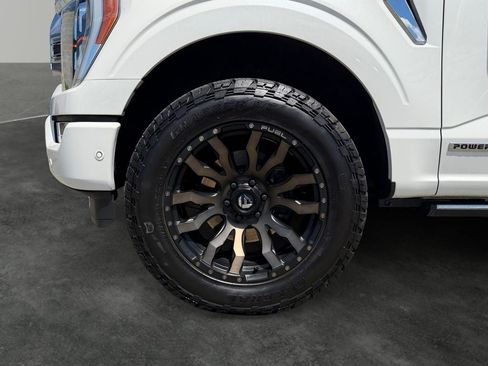 Used 2021 Ford F150 Platinum w/ FX4 Off-Road Package AWD/4WD image 4