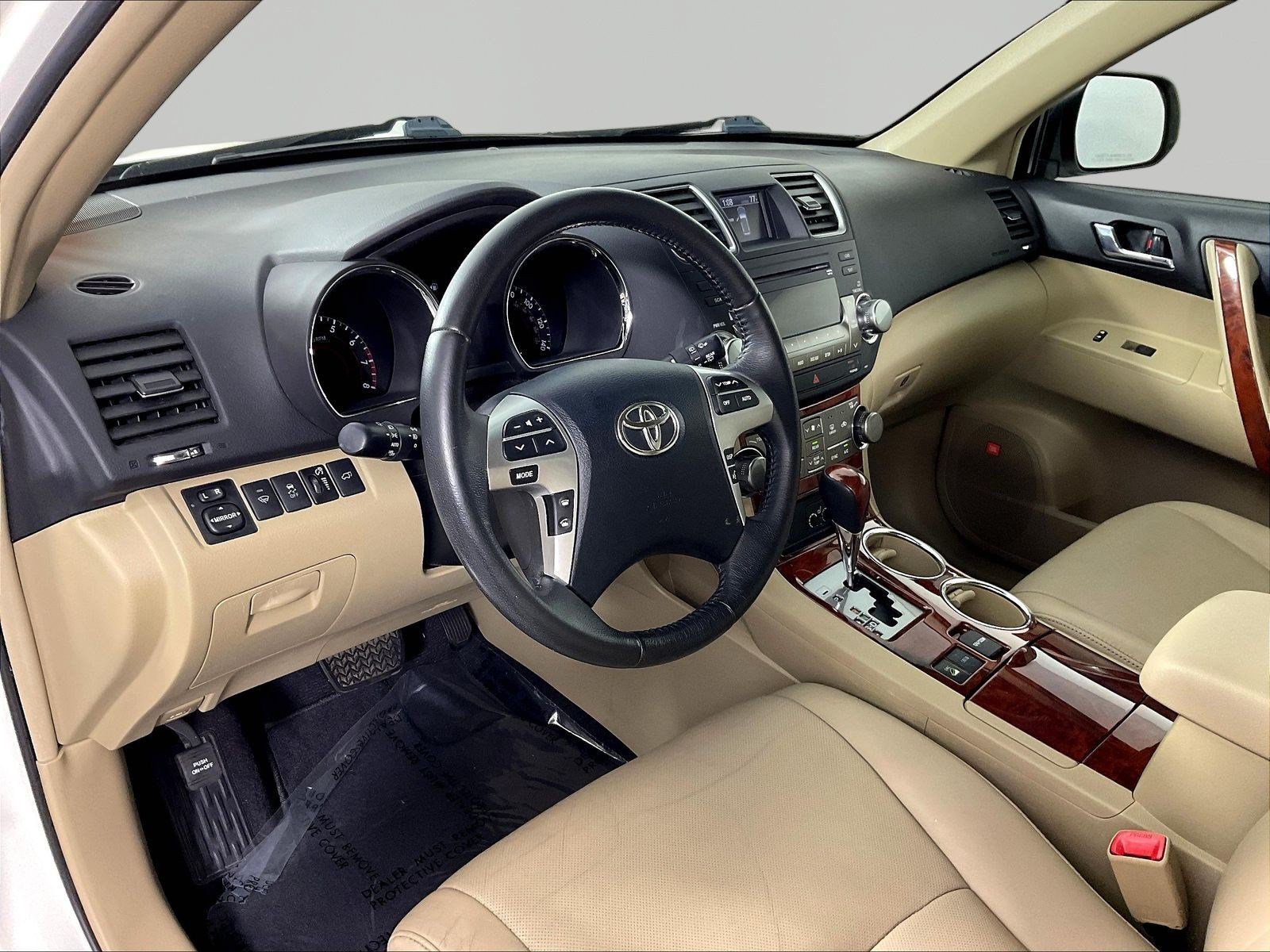 Used 2012 Toyota Highlander Limited w/ Tow Pkg AWD/4WD image 17