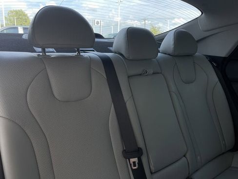 Used 2023 Hyundai Elantra Limited image 35