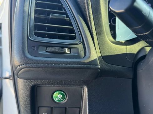 Used 2022 Honda HR-V Sport image 23