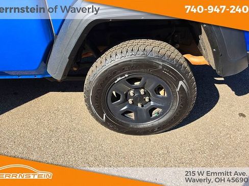 Used 2024 Jeep Gladiator Sport AWD/4WD image 11