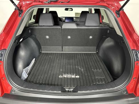Used 2024 Toyota Corolla Cross LE image 24