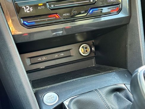 Used 2023 Volkswagen Tiguan SE image 30