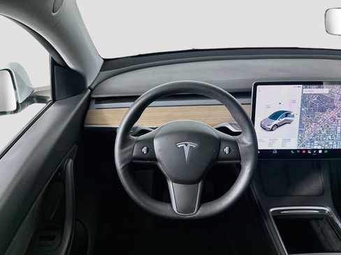 Used 2021 Tesla Model Y Long Range AWD/4WD image 17