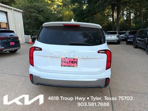 Certified 2025 Kia Telluride LX FWD image 10
