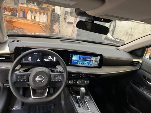 Used 2025 Nissan Kicks SV AWD/4WD image 20