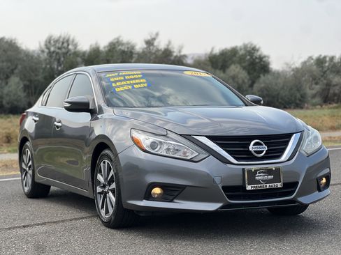 Used 2017 Nissan Altima 2.5 SL w/ Moonroof Package image 3