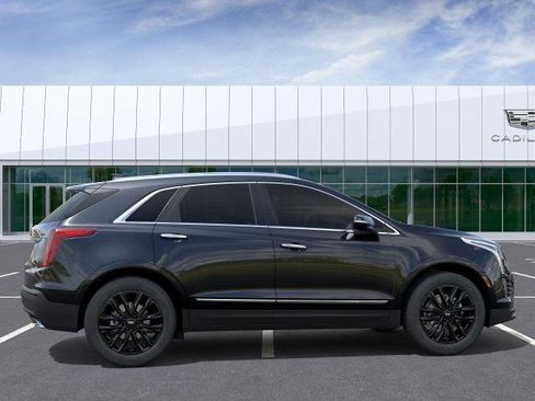 New 2026 Cadillac XT5 Luxury image 2
