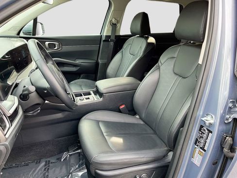 Certified 2025 Kia Sorento S w/ Panoramic Sunroof Package FWD image 15