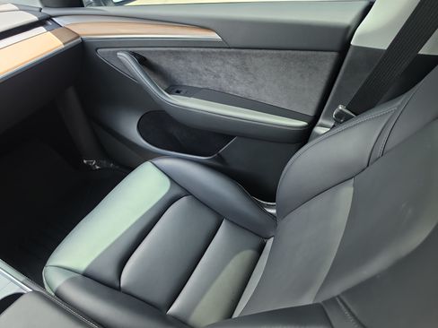 Used 2022 Tesla Model Y Performance AWD/4WD image 16