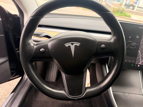 Used 2018 Tesla Model 3 Mid Range RWD image 11