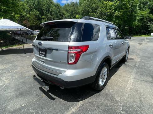 Used 2014 Ford Explorer XLT w/ Equipment Group 202A AWD/4WD image 8