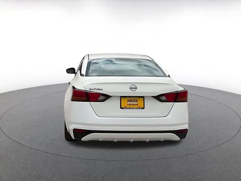 Used 2025 Nissan Altima 2.5 SV FWD image 10