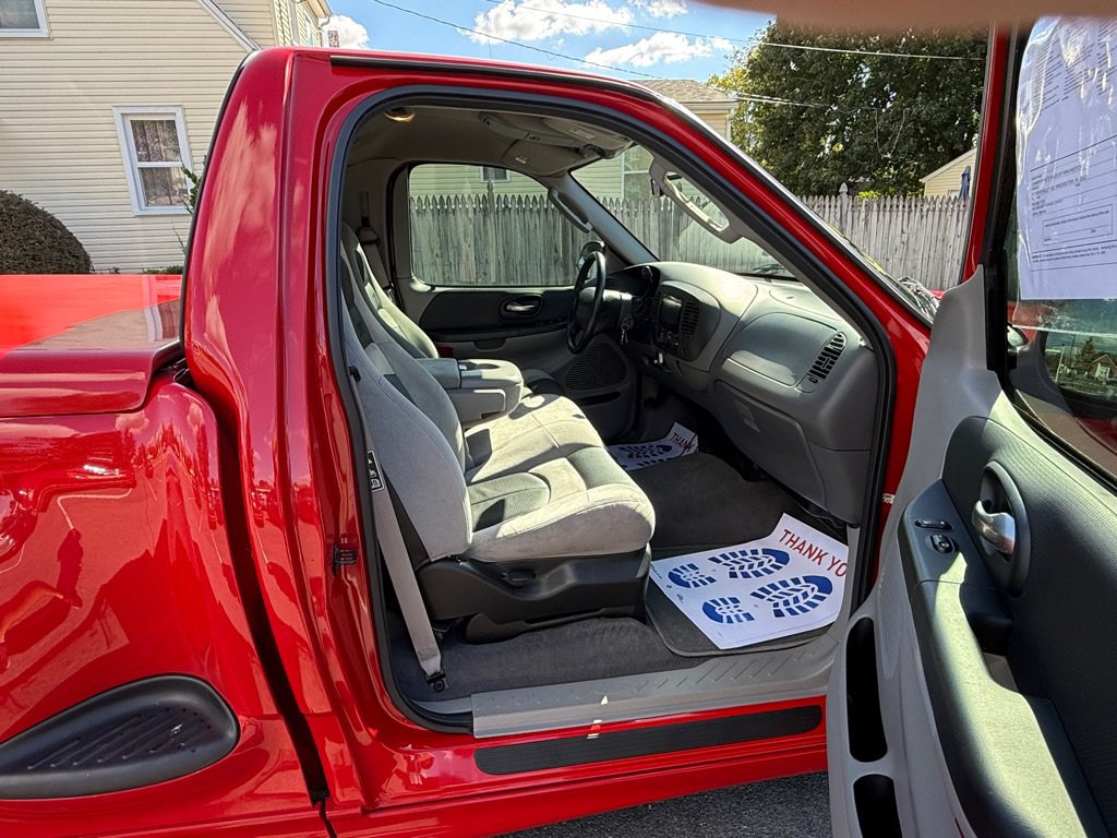 Used 2003 Ford F150 Lightning RWD image 6