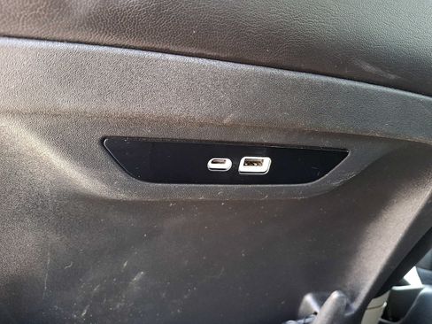 Certified 2024 Chrysler Pacifica Touring-L FWD image 13