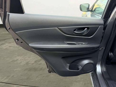 Used 2020 Nissan Rogue S AWD/4WD image 21