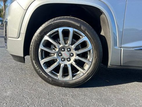 Used 2023 GMC Acadia Denali w/ Denali Ultimate Package FWD image 9