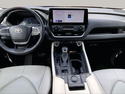 Used 2024 Toyota Grand Highlander AWD image 16