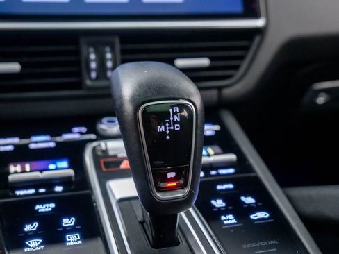 Used 2021 Porsche Cayenne Coupe image 26