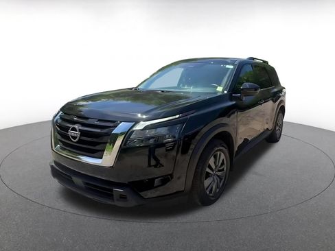 Used 2025 Nissan Pathfinder SV FWD image 7