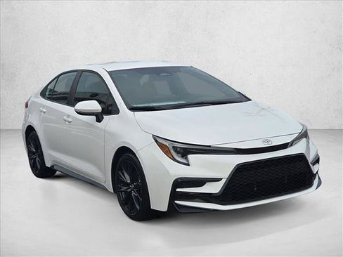 Used 2023 Toyota Corolla SE FWD image 3