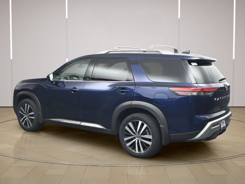 Used 2024 Nissan Pathfinder Platinum AWD/4WD image 5