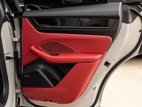 New 2026 Porsche Macan 4 Electric image 39