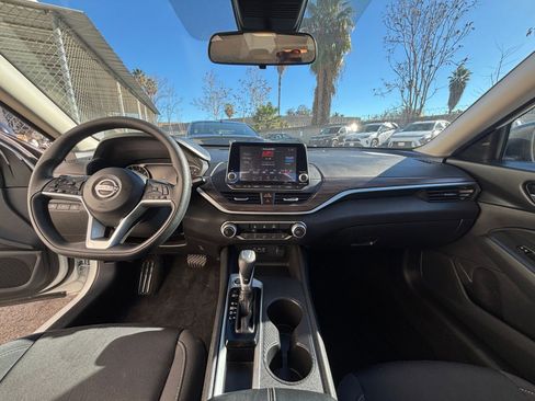 Used 2025 Nissan Altima 2.5 SV image 33