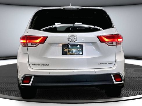 Used 2017 Toyota Highlander Limited AWD/4WD image 5