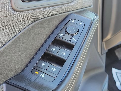 Used 2023 Nissan Rogue SV image 15