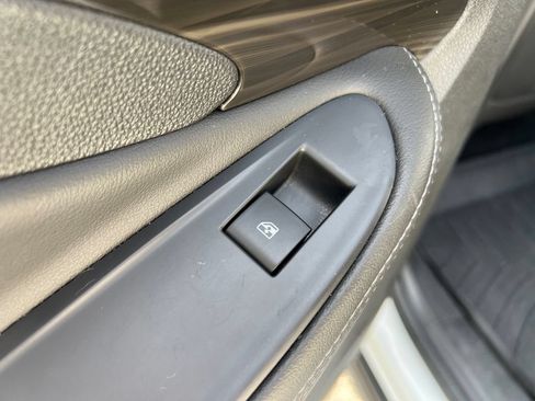 Used 2020 Buick Envision Essence AWD/4WD image 13
