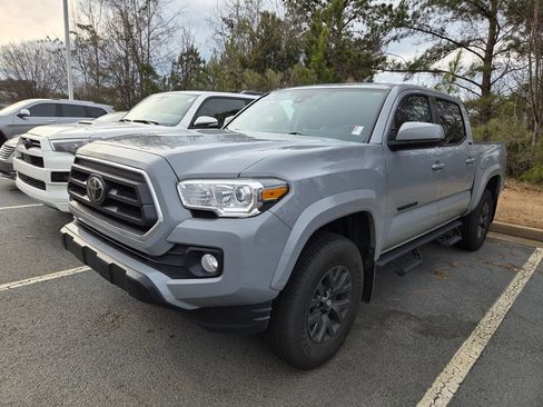 Used 2021 Toyota Tacoma SR5 w/ SR5 Appearance Package (SM) image 3