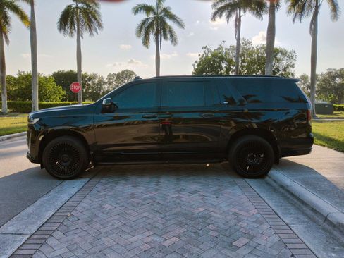 Used 2022 Cadillac Escalade ESV Luxury RWD image 17