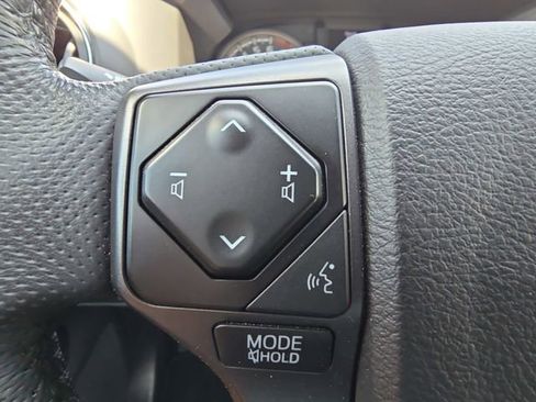 Used 2021 Toyota Tacoma TRD Off-Road w/ Technology Package AWD/4WD image 17