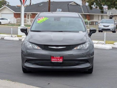 Used 2023 Chrysler Voyager LX FWD image 2