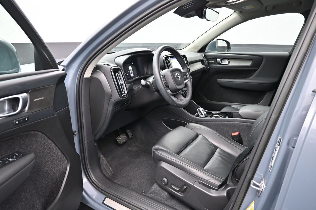 Used 2023 Volvo XC40 B5 Ultimate w/ Protection Package Premier AWD/4WD image 9