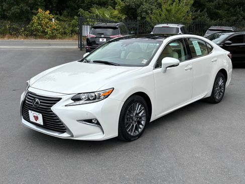 Used 2018 Lexus ES 350 w/ Navigation System Package FWD image 3