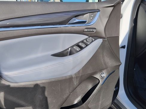 Used 2024 Buick Enclave Premium image 19