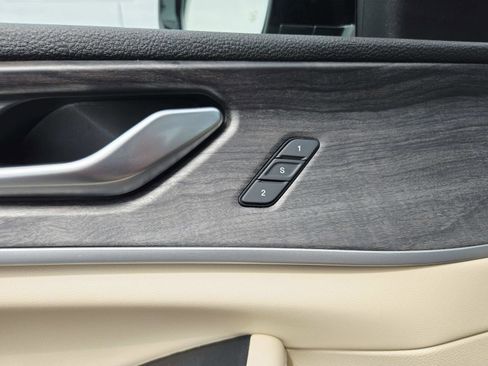 Used 2023 Jeep Grand Cherokee Limited w/ Luxury Tech Group II AWD/4WD image 37