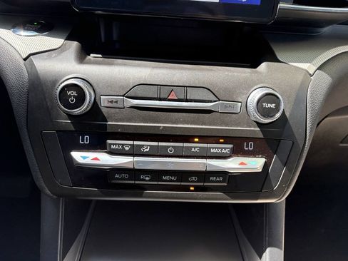 Used 2020 Ford Explorer XLT w/ Equipment Group 202A AWD/4WD image 19