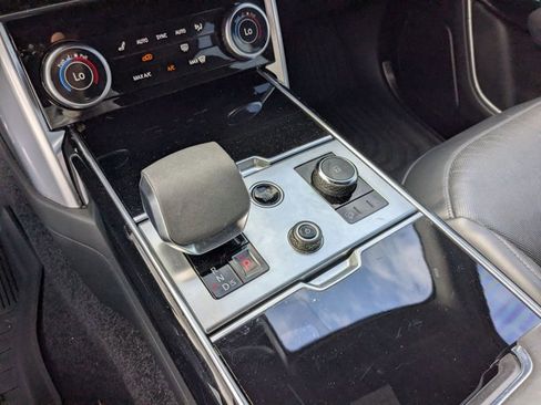 Used 2023 Land Rover Range Rover SE image 11