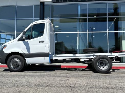 Used 2024 Mercedes-Benz Sprinter 4500 image 3