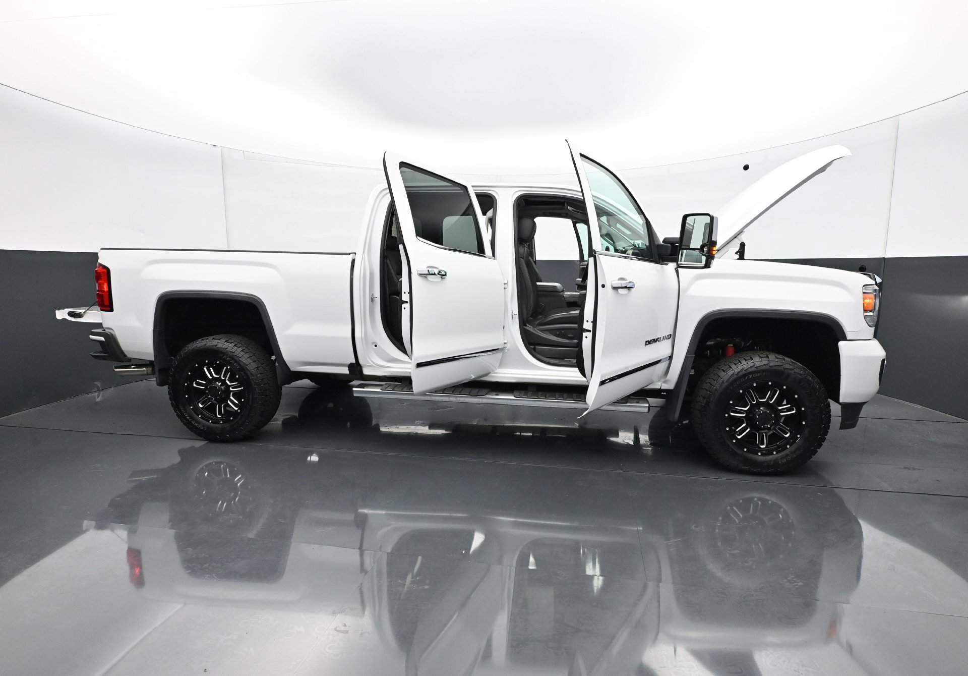 Used 2016 GMC Sierra 2500 Denali w/ Driver Alert Package AWD/4WD image 37