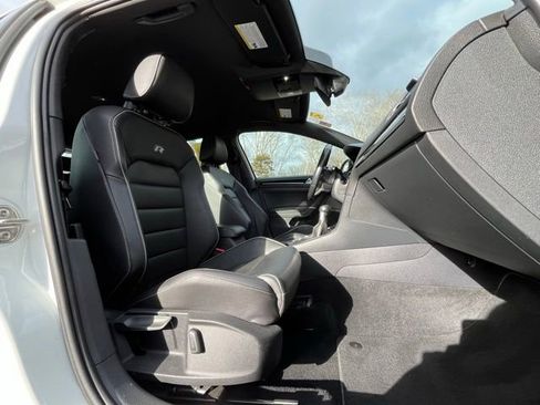 Used 2019 Volkswagen Golf R 4-Door image 23