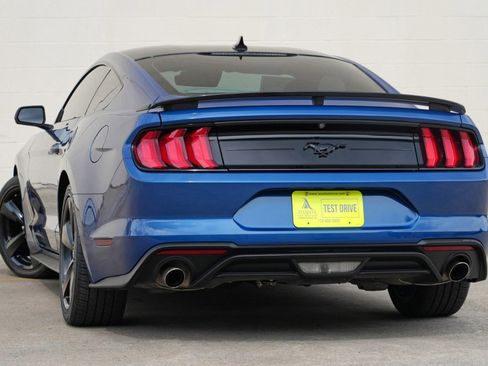 Used 2022 Ford Mustang Coupe w/ Black Accent Package RWD image 5
