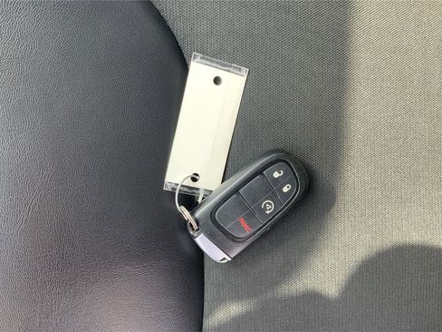 Used 2019 Jeep Cherokee Latitude Plus w/ Cold Weather Group image 33